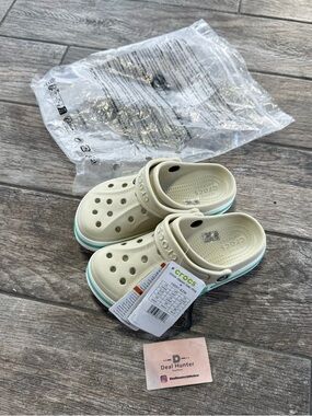 Brand new Crocs Kids Classic Clog in Light Beige with Mint Trim(M4/W6 EU36-37)